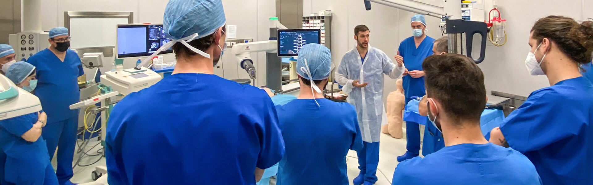 Medico e robot – La nuova frontiera della neurochirurgia vertebrale
